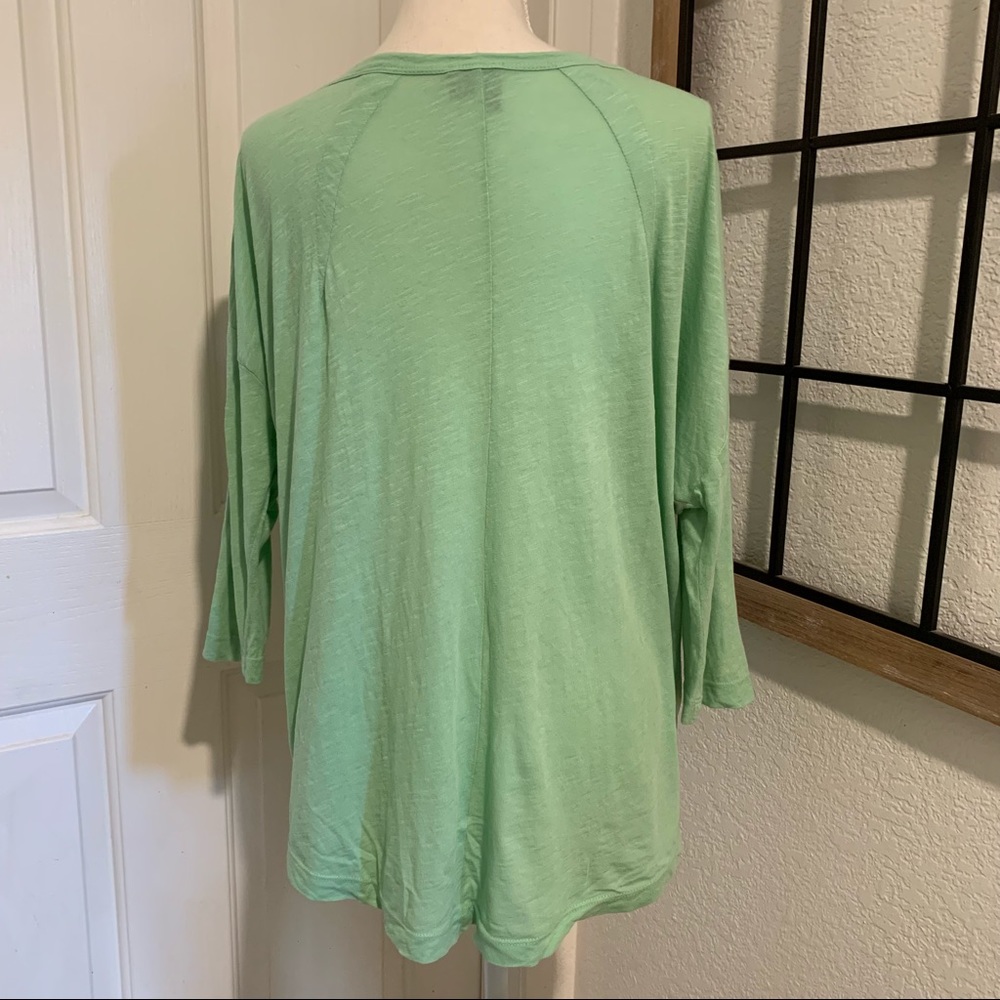Left of center green top size XS - Picture 8 of 8